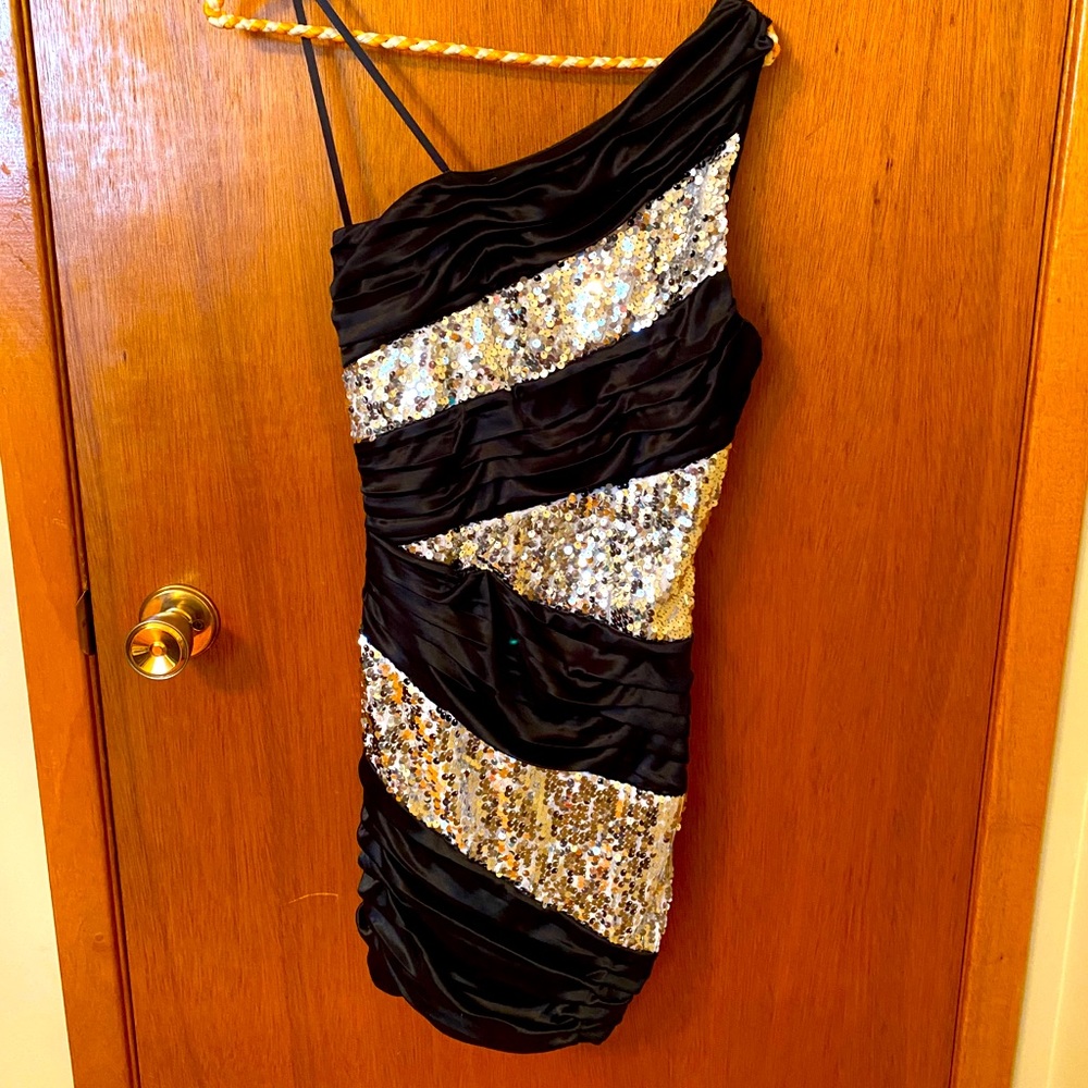 One sleeve cocktail dress